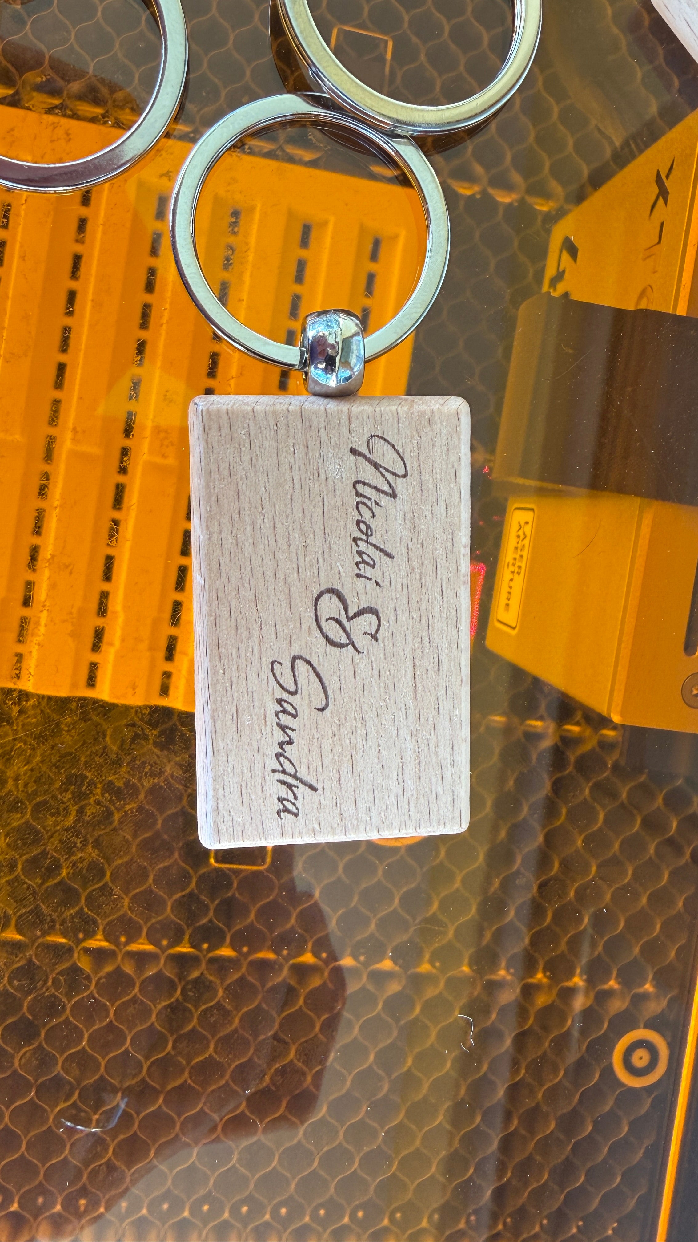 Personalisierter Camper Schlüsselanhänger aus Holz – Vanlife Geschenk mit Gravur – Kastenwagen Design – Geschenk für Camper & Wohnmobil Fans