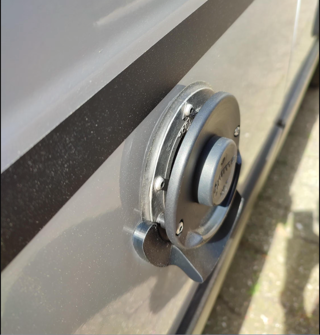 Magnetischer Kondenswasserablauf passend für Truma oder Alde Kamin | Kastenwagen und Campervan | Combi 4 6