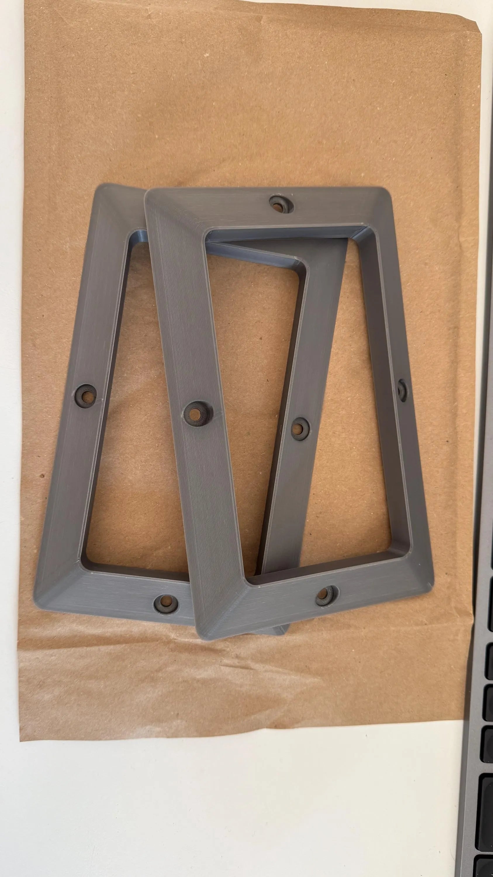 Schutz für Garagenleuchte im Campervan | Verhindert versehentliches Ein-/Ausschalten | passend für 135×72 mm Lampen | Kastenwagen