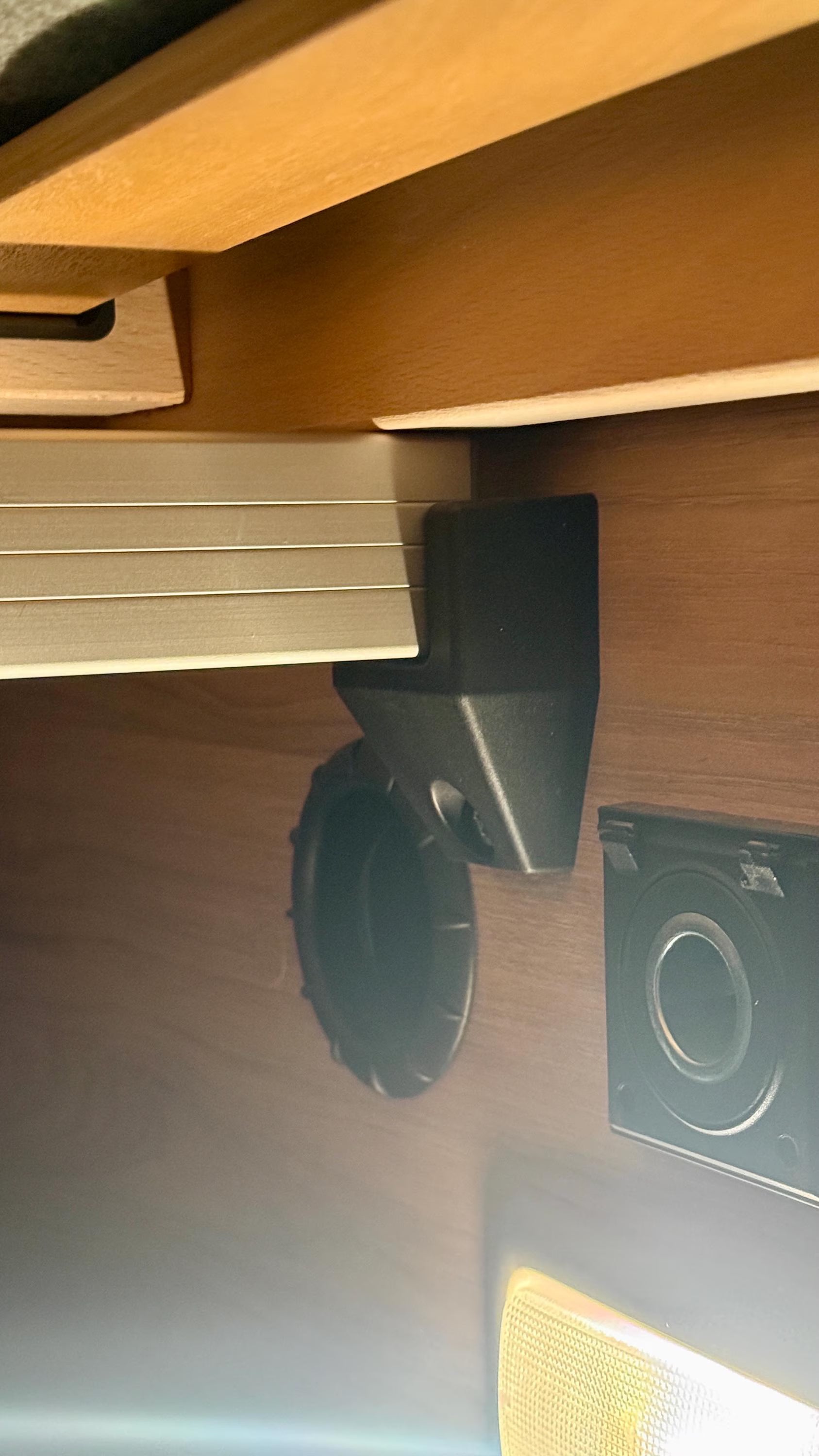 Betthalter für Aluprofil im Campervan – Aluprofilhalter für Wohnmobil Bettumbau passend für Pössl, Dethleffs, Crosscamp