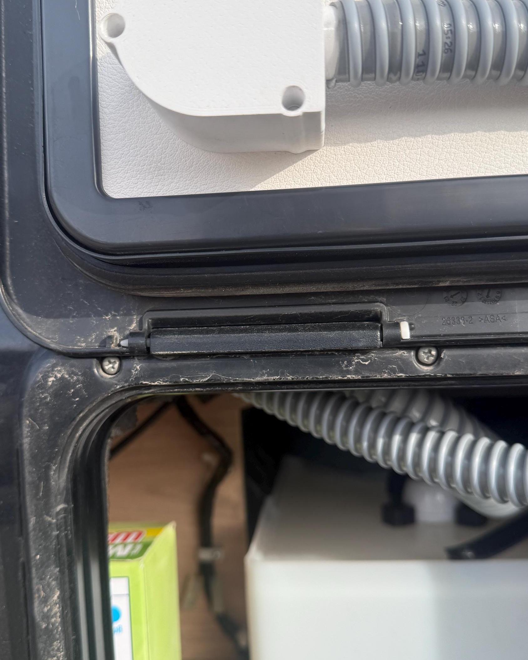 Scharnierstift für Thetford Serviceklappe 3 4 5 6 – passgenauer Ersatz für Wohnmobil & Camper