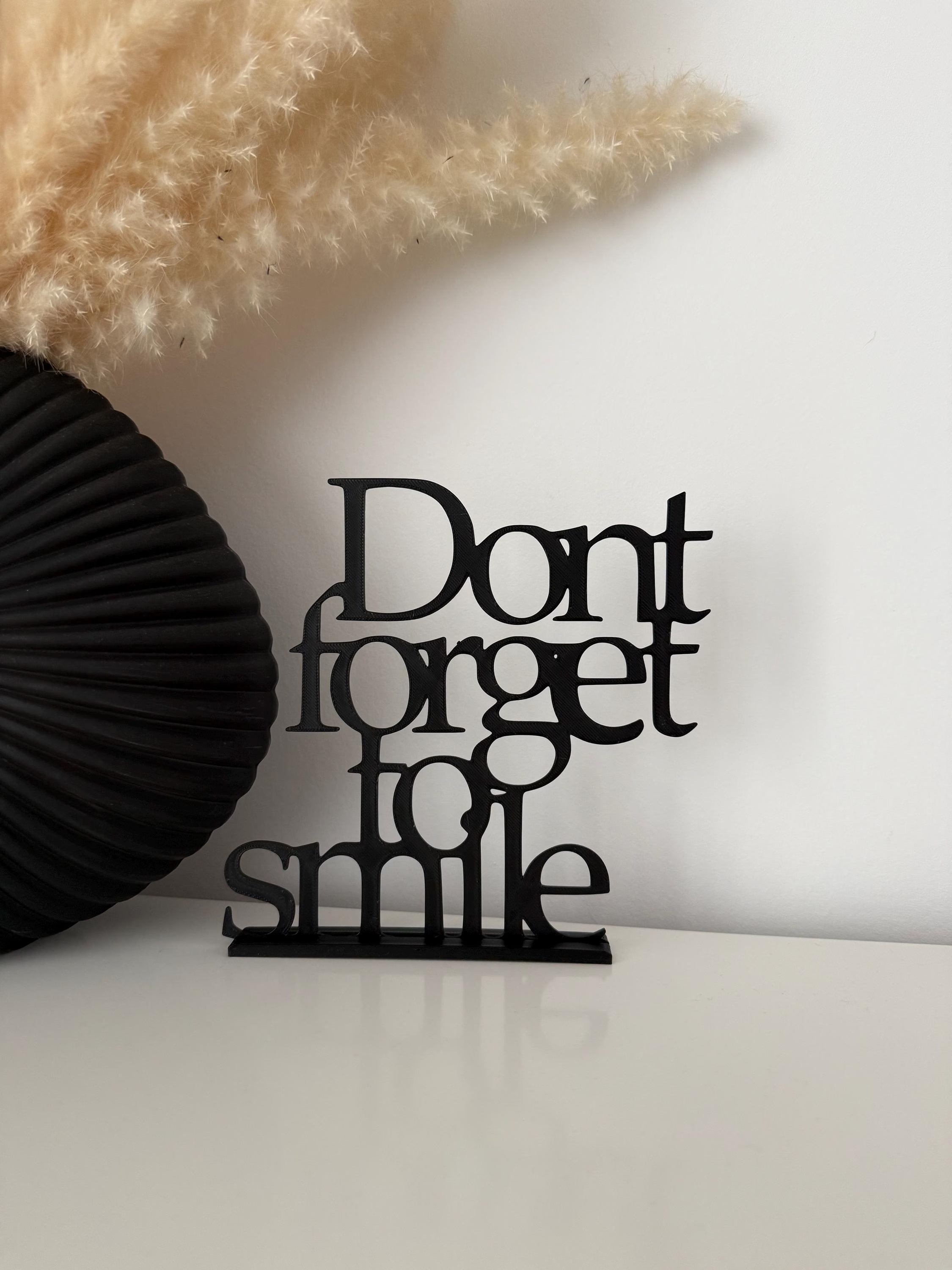 Schriftzug „Don’t forget to smile“ – moderne 3D-Druck Deko | Motivations-Deko und Geschenkidee