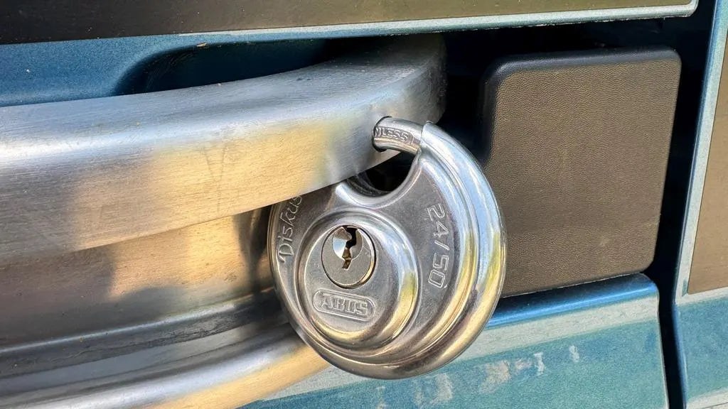 Fiat Ducato & Co. Einbruchschutz – Präzise Bohrschablone für Runde-Vorhängeschlösser wie Diskus 24/50 von Abus